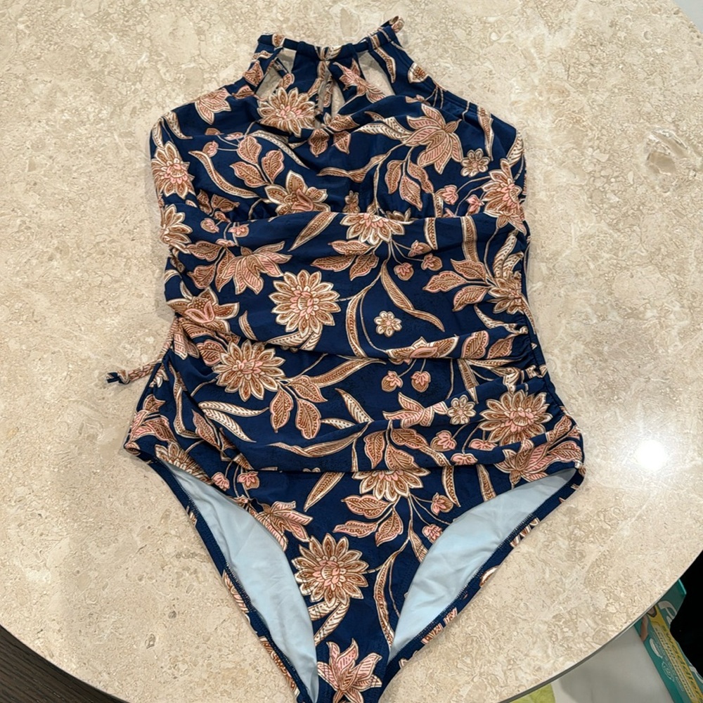 Cupshe swimsuit 🩱 size L